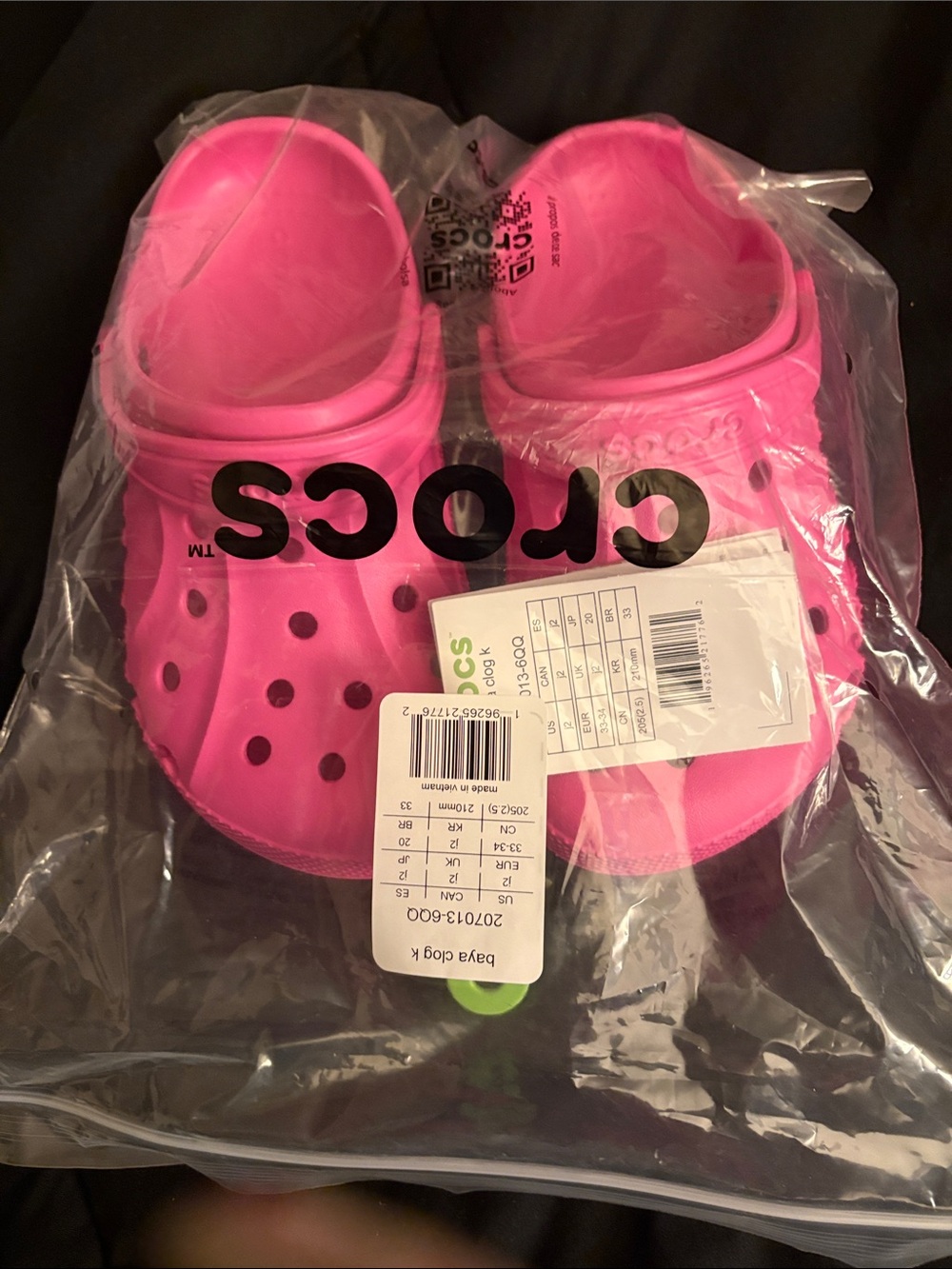 CROCS Classic Clog in Bright Pink